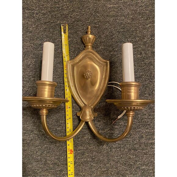 Vintage Brass Wall Sconce Neoclassical Design. - Picture 9 of 9